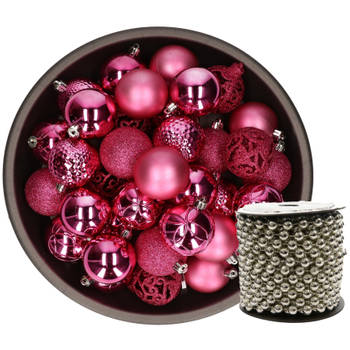 Kunststof kerstballen 37x stuks fuchsia roze 6 cm en kralenslinger zilver - Kerstbal