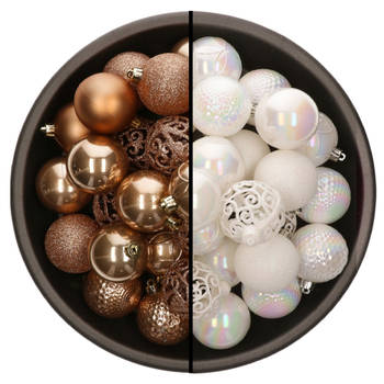 74x stuks kunststof kerstballen mix van camel bruin en parelmoer wit 6 cm - Kerstbal