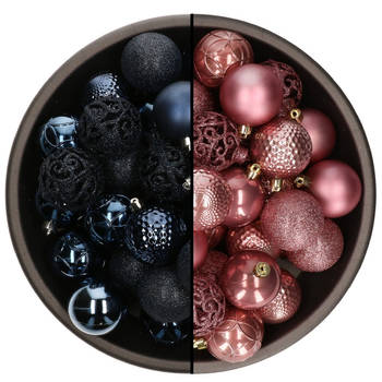 74x stuks kunststof kerstballen mix van donkerblauw en velvet roze 6 cm - Kerstbal