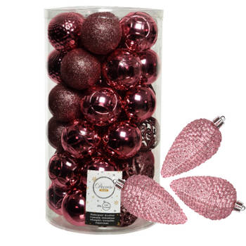 43x stuks kunststof kerstballen en dennenappel ornamenten lippenstift roze - Kerstbal
