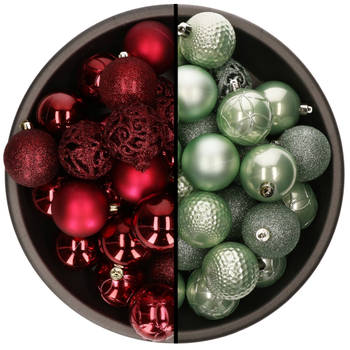 74x stuks kunststof kerstballen mix van mintgroen en donkerrood 6 cm - Kerstbal