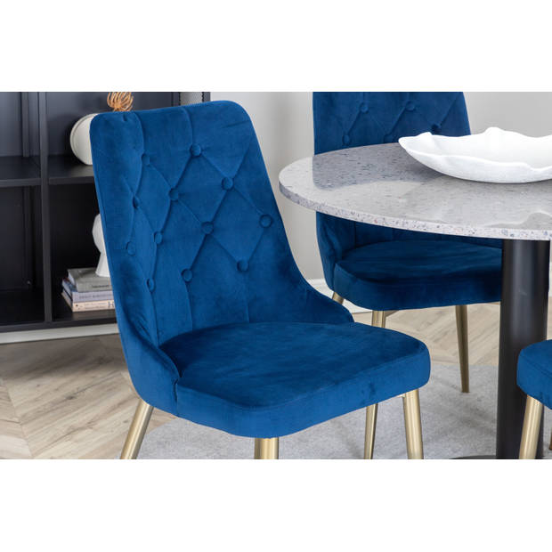 RazziaGR eethoek eetkamertafel terazzo grijs en 4 Velvet Deluxe eetkamerstal velours blauw, messing decor.