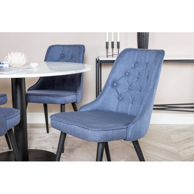 RazziaWH eethoek eetkamertafel terazzo wit en 4 Velvet Deluxe eetkamerstal blauw, zwart.