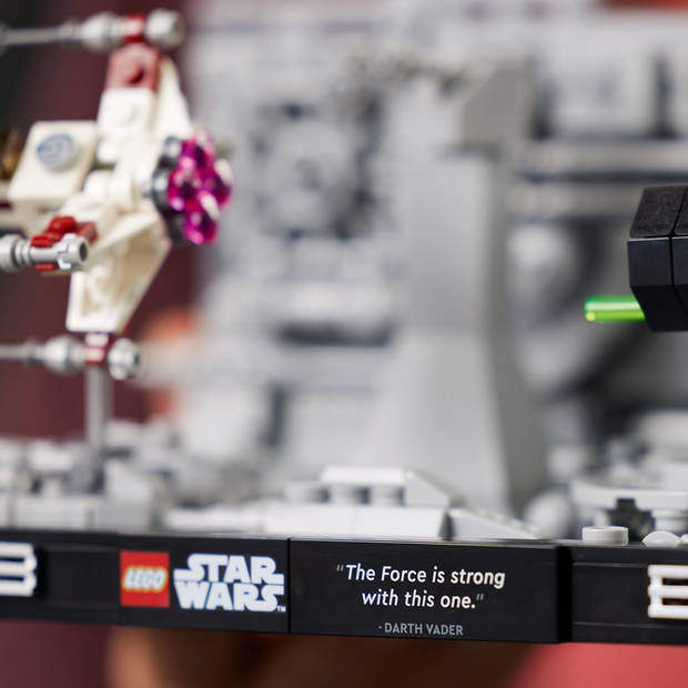 LEGO Star Wars 75329 TM Death Star Trench Run diorama