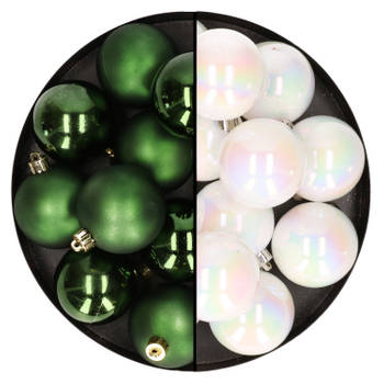 24x stuks kunststof kerstballen mix van parelmoer wit en donkergroen 6 cm - Kerstbal