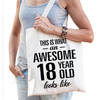 Awesome 18 year / geweldig 18 jaar cadeau tas wit voor dames en heren - Feest Boodschappentassen