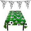 Voetbal versiering feestpakket - tafelkleed 120 x 180 cm - vlaggenlijn 6 m - Feesttafelkleden