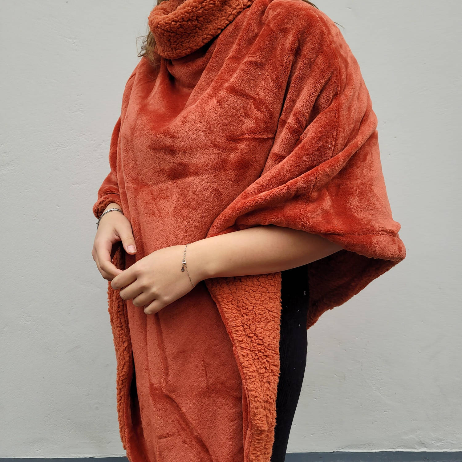 Poncho Kopenhagen 80 x 80 cm | 100% microfibre grand luxe & imitatieschaap | Brique | double face