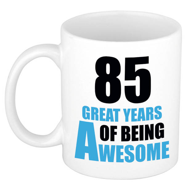 85 great years of being awesome cadeau mok / beker wit en blauw - verjaardagscadeau 85 jaar - feest mokken