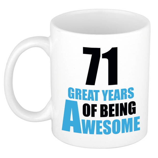 71 great years of being awesome cadeau mok / beker wit en blauw - verjaardagscadeau 71 jaar - feest mokken