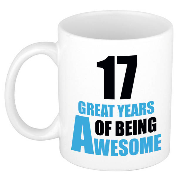 17 great years of being awesome cadeau mok / beker wit en blauw - verjaardagscadeau 17 jaar - feest mokken