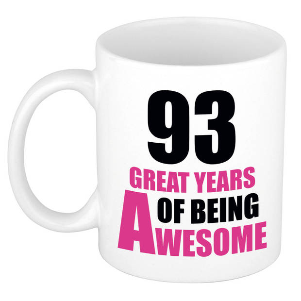 93 great years of being awesome cadeau mok / beker wit en roze - verjaardagscadeau 93 jaar - feest mokken