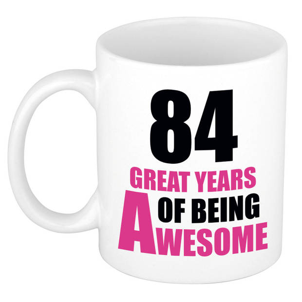 84 great years of being awesome cadeau mok / beker wit en roze - verjaardagscadeau 84 jaar - feest mokken