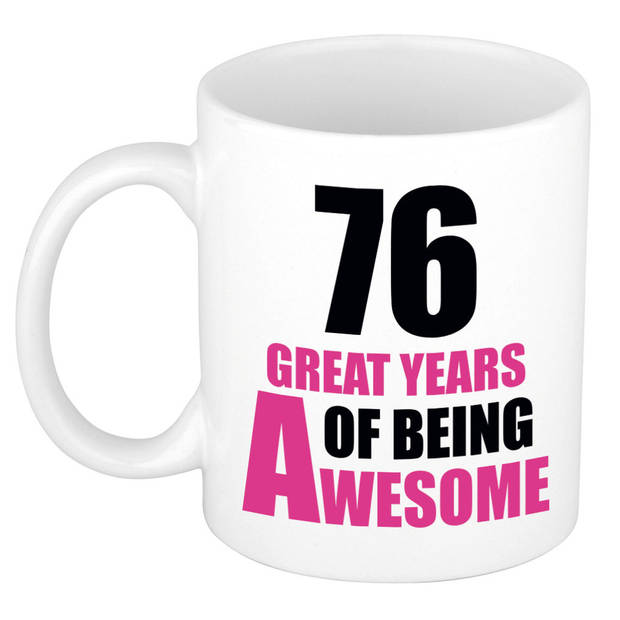 76 great years of being awesome cadeau mok / beker wit en roze - verjaardagscadeau 76 jaar - feest mokken