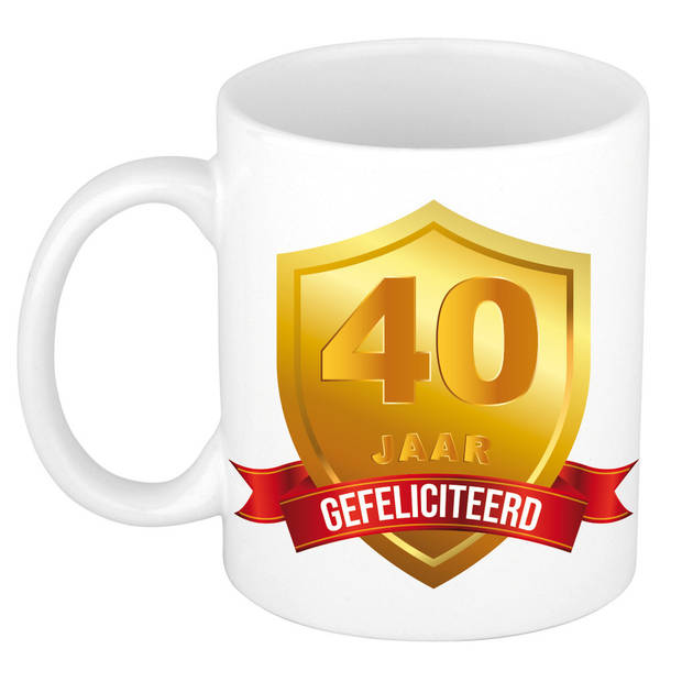 Gefeliciteerd 40 jaar jubileum/ verjaardag mok met gouden schild - 40 jaar getrouwd cadeau - feest mokken