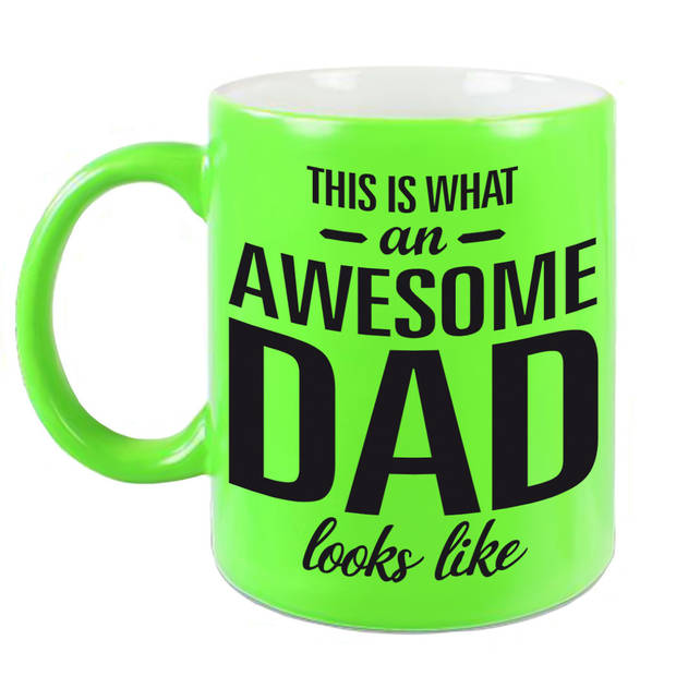 Fluor groene awesome dad cadeau mok / beker voor Vaderdag 330 ml - feest mokken