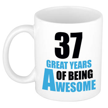 37 great years of being awesome cadeau mok / beker wit en blauw - verjaardagscadeau 37 jaar - feest mokken