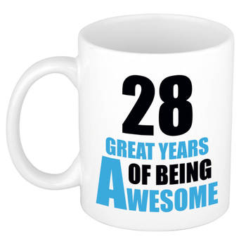 28 great years of being awesome cadeau mok / beker wit en blauw - verjaardagscadeau 28 jaar - feest mokken