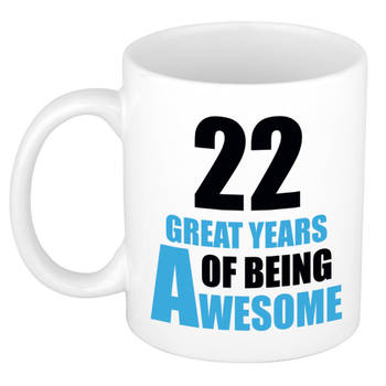 22 great years of being awesome cadeau mok / beker wit en blauw - verjaardagscadeau 22 jaar - feest mokken