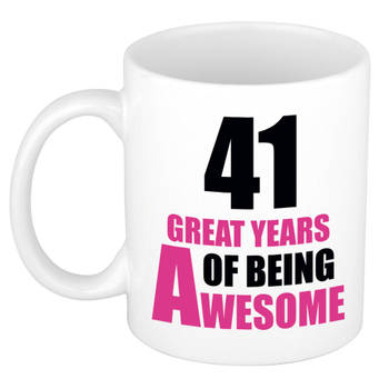 41 great years of being awesome cadeau mok / beker wit en roze - verjaardagscadeau 41 jaar - feest mokken