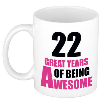 22 great years of being awesome cadeau mok / beker wit en roze - verjaardagscadeau 22 jaar - feest mokken
