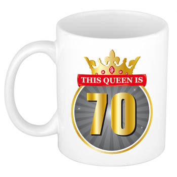 This queen is 70 roze verjaardag cadeau mok / beker wit 70 jaar - feest mokken