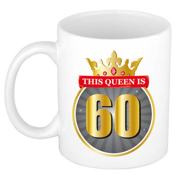 This queen is 60 roze verjaardag cadeau mok / beker wit 60 jaar - feest mokken