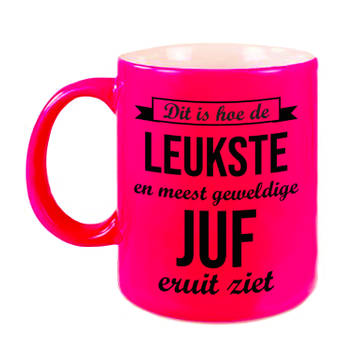 Leukste en meest geweldige juf cadeau mok / beker neon roze 330 ml - bedankt cadeau lerares - feest mokken