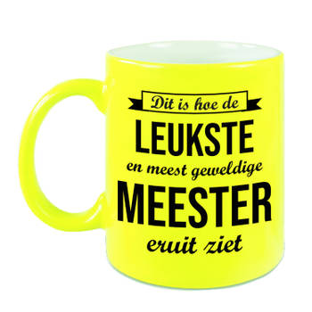 Leukste en meest geweldige meester cadeau mok / beker neon geel 330 ml - bedankt cadeau leraar / onderwijzer - feest mok