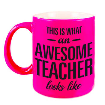 Neon roze awesome teacher cadeau mok / beker voor leraar 330 ml - feest mokken