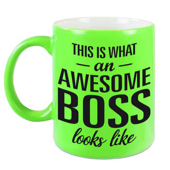 Awesome boss fluor groene cadeau mok / beker voor werkgever 330 ml - feest mokken