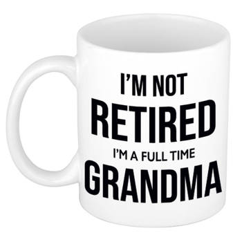 Im not retired im a full time grandma / oma witte koffiemok / theebeker 300 ml bedankt cadeau collega - feest mokken