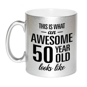 Zilveren Awesome 50 year cadeau mok / verjaardag beker 330 ml - feest mokken