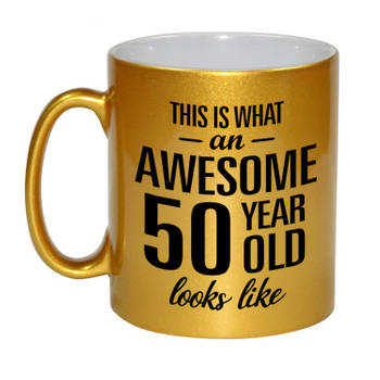 Gouden Awesome 50 year cadeau mok / verjaardag beker 330 ml - feest mokken