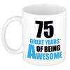 75 great years of being awesome cadeau mok / beker wit en blauw - verjaardagscadeau 75 jaar - feest mokken