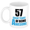 57 great years of being awesome cadeau mok / beker wit en blauw - verjaardagscadeau 57 jaar - feest mokken