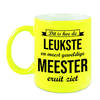 Leukste en meest geweldige meester cadeau mok / beker neon geel 330 ml - bedankt cadeau leraar / onderwijzer - feest mok