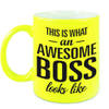 Awesome boss fluor gele cadeau mok / beker voor werkgever 330 ml - feest mokken