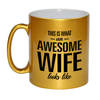 Awesome wife / echtgenote gouden cadeau mok / verjaardag beker 330 ml - feest mokken