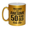 Gouden Awesome 50 year cadeau mok / verjaardag beker 330 ml - feest mokken