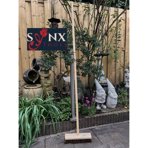 Synx Tools Bezem - Stadsbezem 30 cm - Buitenveger - Veger - Steel 120 cm - Harde natuurvezels - Straatbezem - Bezems