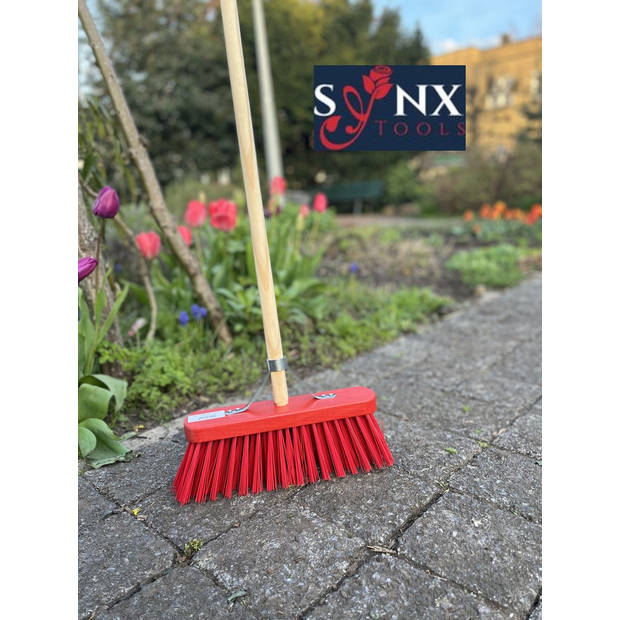 Synx Tools Bezem Nylon Straatbezem - 30 cm - Rode kap - Kunststof vezel - Buitenbezem - Schoonmaakartikelen - met steel