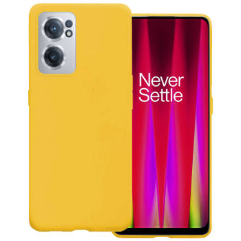 Basey OnePlus Nord CE 2 Hoesje Siliconen Hoes Case Cover -Geel