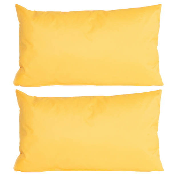 2x stuks buiten/woonkamer/slaapkamer kussens in het geel 30 x 50 cm - Sierkussens