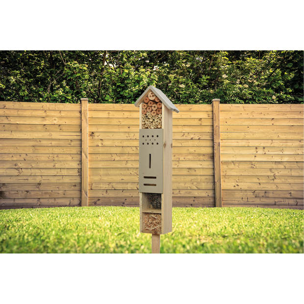 Insectenhotel op stok - bamboe hout - 10 x 15 x H118 cm - groengrijs - Insectenhotel