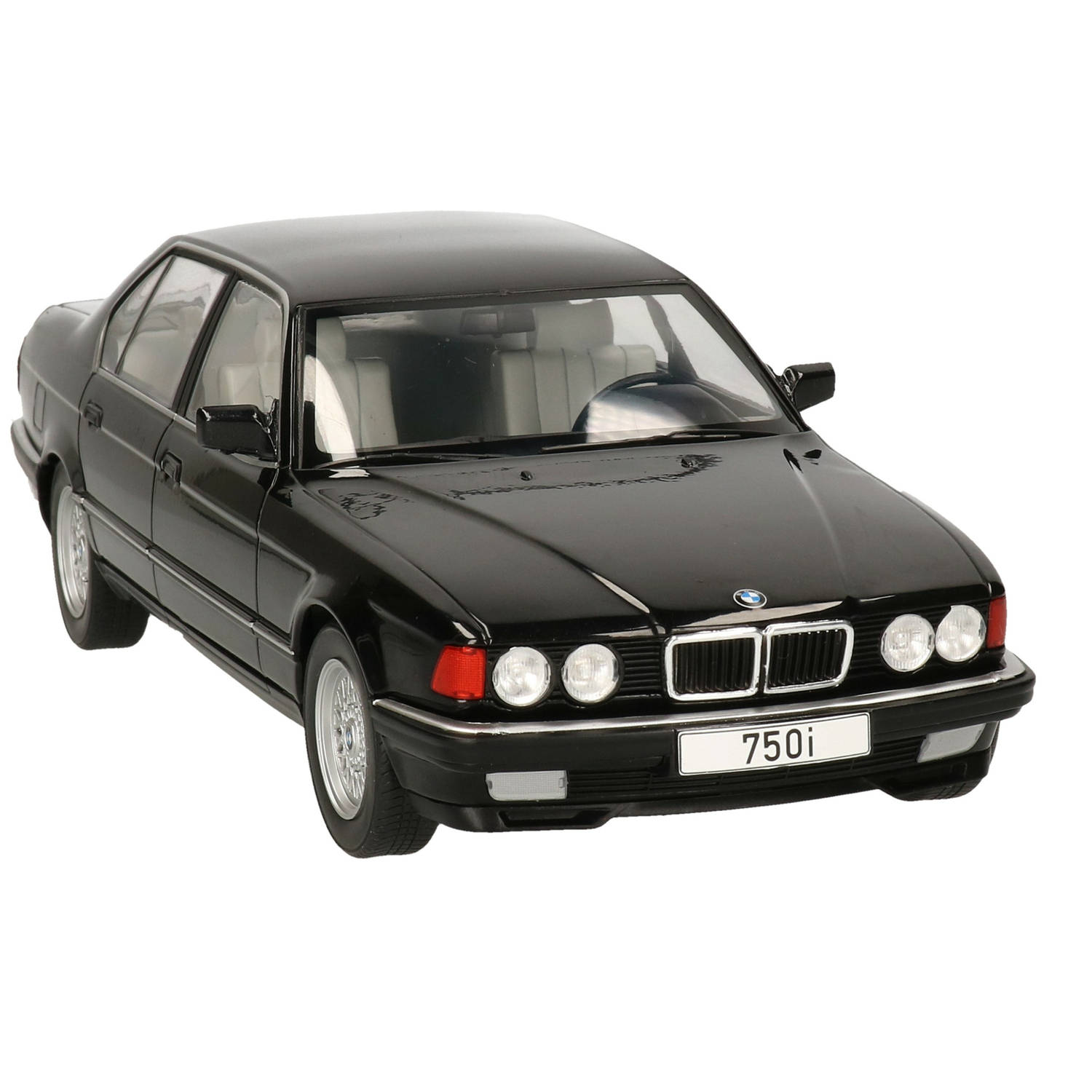 BMW 7-Series (E32) 750i - 1:18 - Modelcar Group