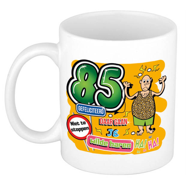 Bellatio Decorations cadeau mok 85 jaar - daar gaan je wilde haren - keramiek - 300 ml - feest mokken