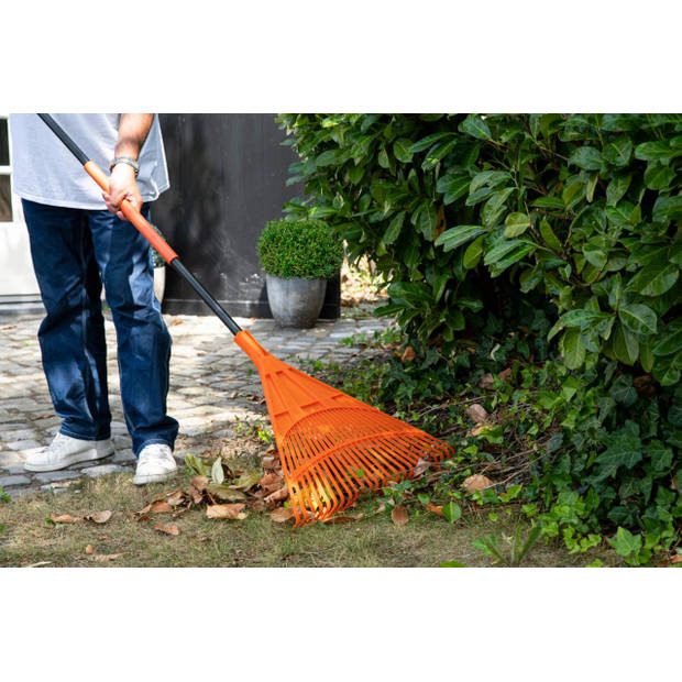 BLACK+DECKER Tuinhark - 168 x 60 x 5,5 CM - Bladhark met Comfortabele Handgreep - Oranje/Zwart