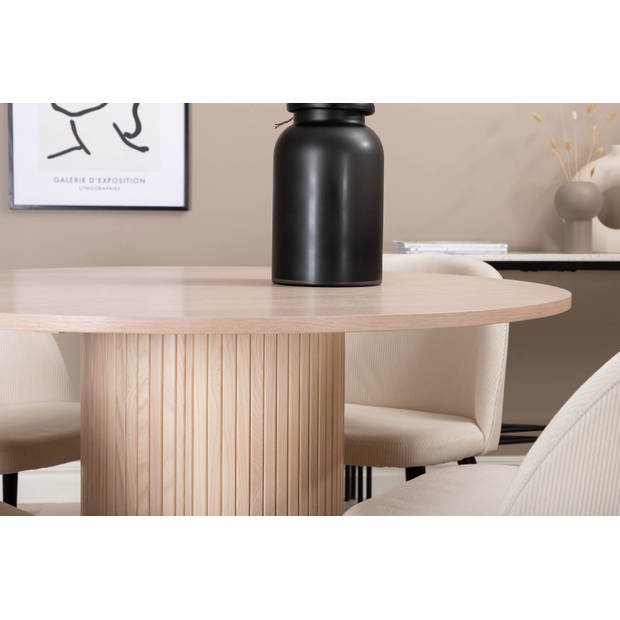 BiancaROWW eethoek eetkamertafel eik fineer wit washed en 4 Velvet eetkamerstal fluweel beige, zwart.