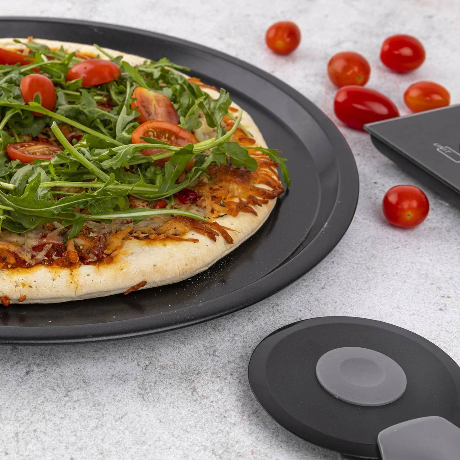 Florina Likoris pizzaplaat bakvorm voor het maken van pizza 33 cm - Zwart | Blokker